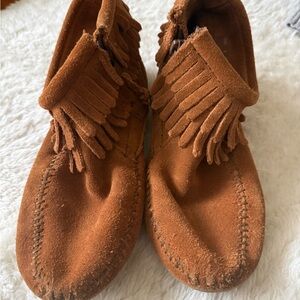 Minnetonka Kids Brown Fringe Boots